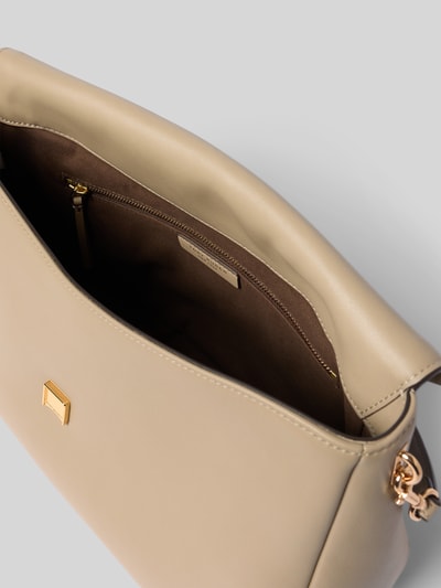 Productfoto, Shoulder Bag met Logo-Detail van Tory Burch in beige, hoofdvak met overslag, binnenvak met ritssluiting, magneetsluiting, breedte 33 cm, lengte 23 cm, diepte 13 cm