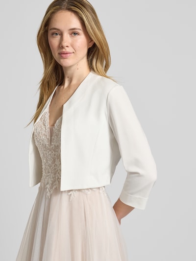 Vrouwenmodel draagt Bolero met open voorkant van Vera Mont, materiaalmix met stretch, recht model, sportmanchetten, vooraanzicht bovenlichaam