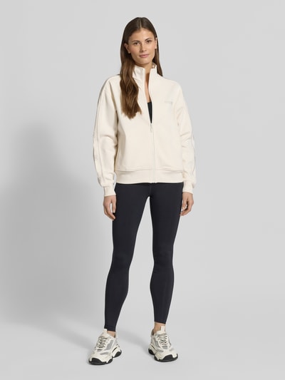 GUESS Activewear Regular Fit Sweatjacke mit Ziersteinbesatz aus Viskose-Anteil Modell 'Octavia' Offwhite 1
