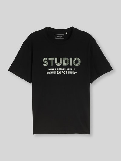 Produktfoto, Relaxed Fit T-Shirt aus reiner Baumwolle von Tom Tailor Denim in Optik: Unifarben mit Label-Print, Rundhals, Kurzarm, reine Baumwolle