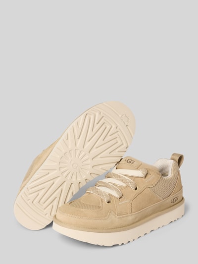 Produktfoto, Sneaker aus Leder-Textil-Mix Modell 'LOWMEL' von UGG, Beige, Abgerundete-Spitze, Schnürung, Label-Details, strukturierte Oberfläche, Absatzhöhe: 4 cm, Schafthöhe: 9 cm, Schaftweite: 8 cm