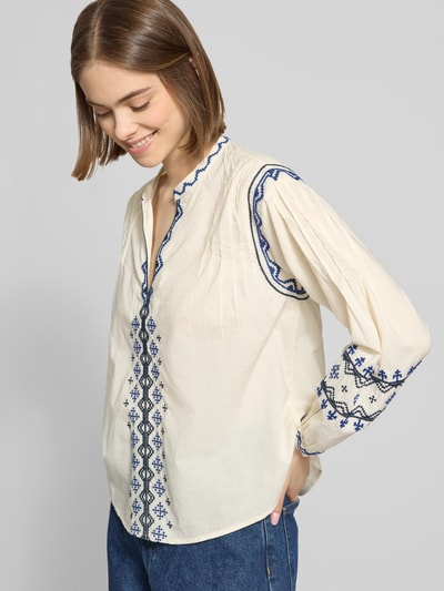 Frauenmodel trägt Cropped Tunika aus reiner Baumwolle Modell 'BERNIS' von Pepe Jeans, Optik: Unifarben, Regular-Fit, Tunika-Kragen, Stickerei in Kontrastfarbe, fixierte Falten, Ballonärmel, schmale Manschette, Material: reine Baumwolle, Ganzkörperansicht von vorne.