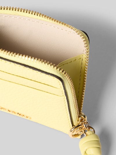 Produktfoto, Portemonnaie mit Logo-Applikation Modell 'Jet Set' von MICHAEL Michael Kors in Gelb, Hauptfach mit Reißverschluss, Steckfächer, strukturierte Lederoptik, goldene Details
