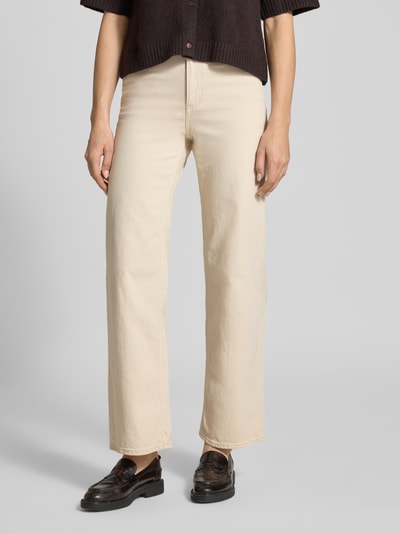 Vrouwenmodel draagt Wide Leg Loose fit Jeans uit katoenmix model 'Tessa' van Vero Moda, look: effen, 5-pocketmodel, high waist, labelpatch, knoop- en ritssluiting, denim materiaalverwerking, kleur beige, katoenmix; close-up onderlichaam vooraanzicht