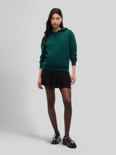 Tommy Jeans bluza z kapturem o kroju regular fit z subtelnym wyhaftowanym logo Ciemnozielony 1