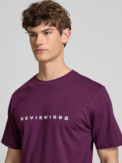 REVIEW T-Shirt mit Label-Print Pflaume 3