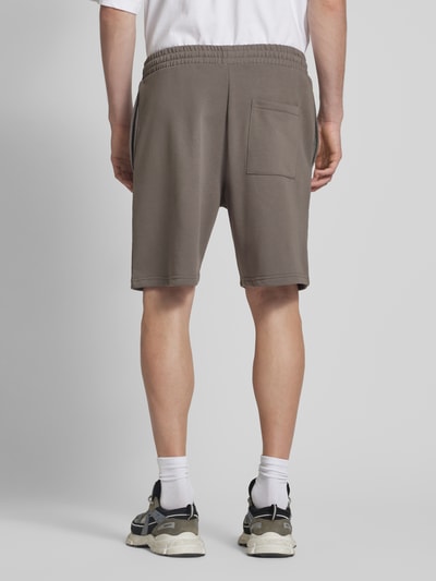 REVIEW Relaxed Fit Sweatshorts mit Label-Stitching Dunkelgrau 5