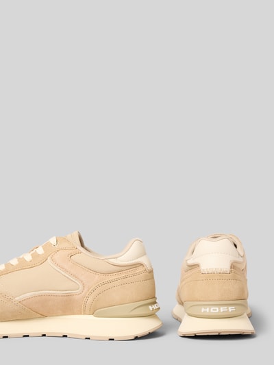 Produktfoto, Sneaker aus Leder-Mix mit Logo-Detail Modell 'City' von HOFF in Beige mit abgerundeter Passform, glatte und samtige Texturen, Damen Sneaker, Absatzhöhe 2 cm, Schafthöhe 9 cm, Schaftweite 8 cm.