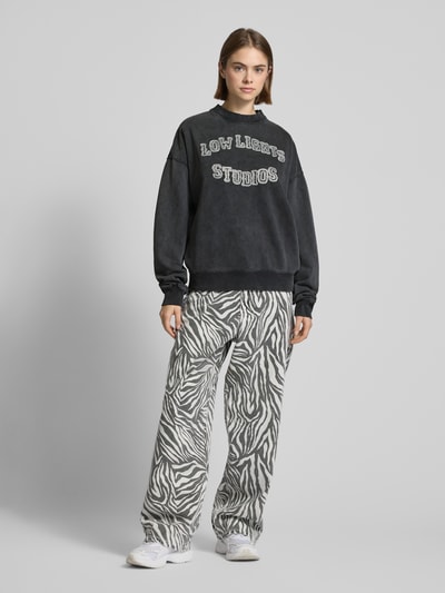 Low Lights Studios Oversized Sweatshirt mit Label-Stitching Anthrazit 1