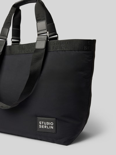 STUDIO BERLIN Handtasche mit Label-Badge Modell 'SCHÖNEBERG' Black 3