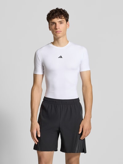 adidas Training T-shirt z o kroju slim fit z nadrukiem z logo Biały 4