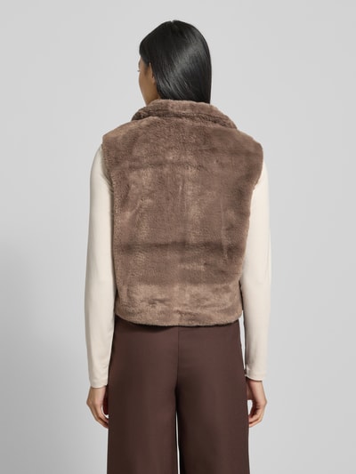 Betty Barclay Weste aus Kunstfell Taupe 5