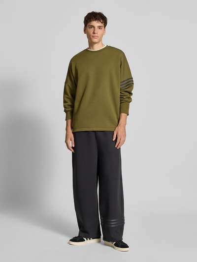 adidas Originals Bluza o kroju oversized z prążkowanymi wykończeniami Oliwkowy 1