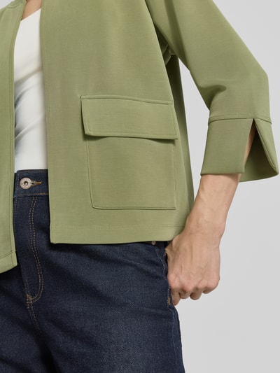 Frauenmodel trägt Relaxed Fit Scuba-Jacke aus Modal-Mix von s.Oliver RED LABEL, Optik: Unifarben, Schalkragen, Pattentaschen, Nahaufnahme Oberkörper.