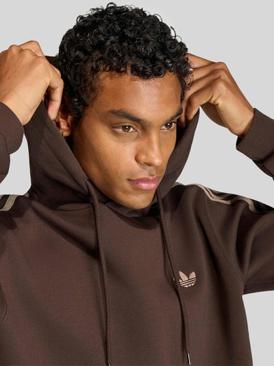 adidas Originals Bluza z kapturem o kroju relaxed fit z mieszanki bawełny Ciemnobrązowy 3