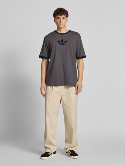 adidas Originals Oversized T-Shirt mit gerippten Abschlüssen Anthrazit 1