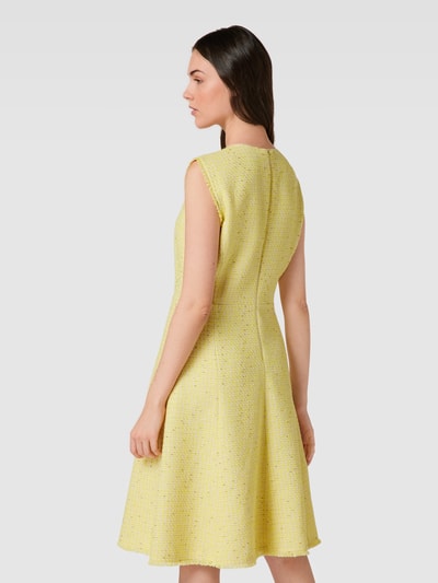 Marc Cain Knielanges Kleid mit Allover-Muster Neon Gelb 5