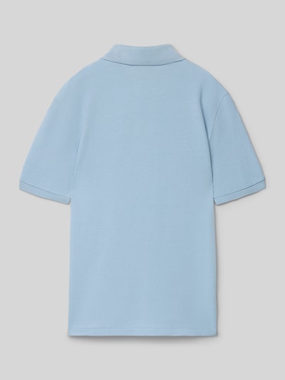 Productfoto, Regular Fit Poloshirt aus reiner Baumwolle van Polo Ralph Lauren Teens in effen lichtblauw, piqué katoen, korte mouw, logo-stiksel, polokraag, geribbelde mouwboord, zijsplitten, twee knoopsluiting.