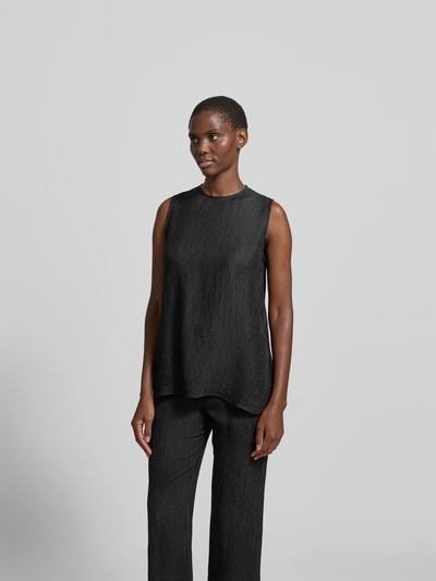 Frauenmodel trägt Relaxed Fit Top aus Viskose-Mix von Anine Bing mit Rundhalsausschnitt, Strukturmuster, ärmelloses Design, schwarze Farbe, Rückenlänge 68 cm bei Größe S, Ganzkörperansicht von vorne.