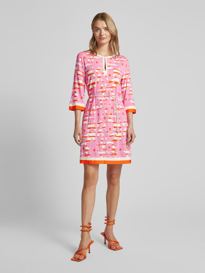 Marc Cain Knielanges Kleid mit Allover-Muster Pink 1