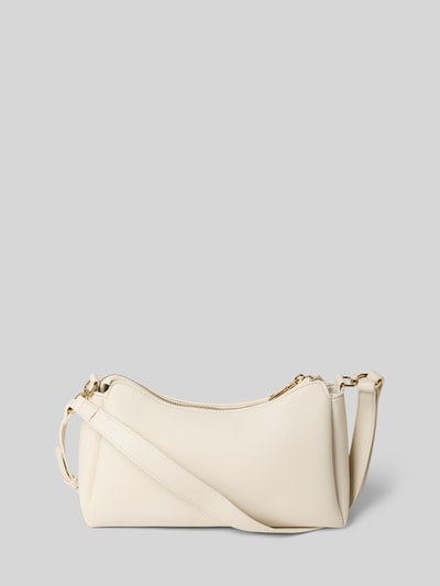 Produktfoto, cremefarbene Handtasche mit Label-Detail Modell 'MELOY' von Seidenfelt, Hauptfach mit Reißverschluss, Schulterriemen, Maße: 29x18x13 cm, Riemenlänge 63 cm