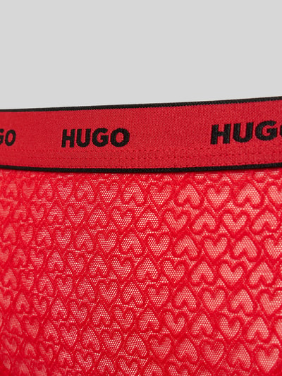 Produktfoto, String mit Herz-Muster Modell 'VALENTINE THONG' von HUGO, Optik:Allover-Muster, Herz-Muster, elastischer Label-Bund, leuchtend rote Farben, zarte Netz-Textur, Detailaufnahme