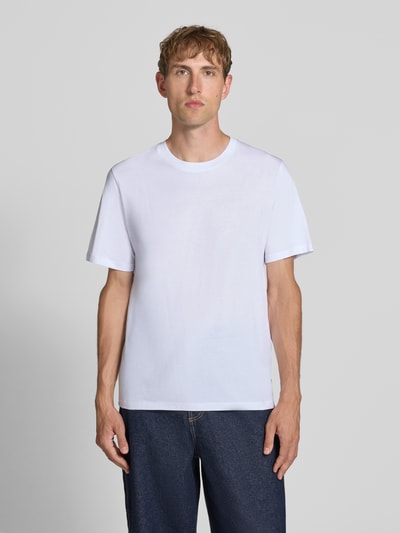 Mannenmodel draagt t-shirt met ronde hals Model 'ORGANIC' van JACK & JONES, puur katoen, recht model, ruglengte maat M 68 cm, vooraanzicht