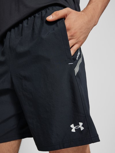 Under Armour Szorty o kroju regular fit z nadrukiem z logo model ‘Tech Utility’ Czarny 3