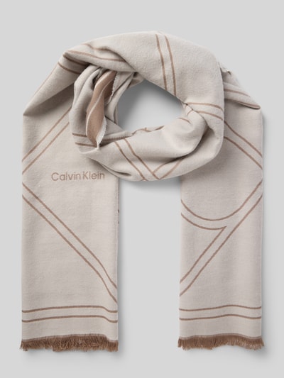 Produktfoto, Schal aus Viskose-Mix mit Fransen von CK Calvin Klein, rechthoekig, all-over patroon, beige met bruine lijnen, zachte textuur