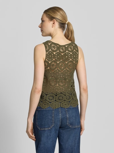 Frauenmodel trägt Regular Fit Blusentop aus Baumwoll-Mix Modell 'ELSA' von Vero Moda, Optik: Unifarben, Häkelspitze, Cropped, Rückansicht