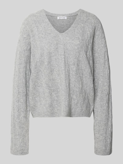 Produktfoto, Relaxed Fit Pullover aus reiner Baumwolle von MYON in Hellgrau, Strick-Optik, V-Ausschnitt, langärmlig, Damen Pullover