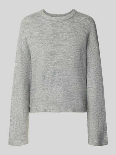 Produktfoto, jasnoszary sweter z okrągłym dekoltem, miękka faktura, Relaxed Fit Pullover mit Rundhalsausschnitt Modell 'SIMONI' od ONLY, damski sweter