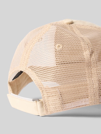 Produktfoto, Basecap mit Mesh-Einsatz Modell 'ZED-TRUCKER-M' von BOSS in Beige mit feinem Strukturmuster und texturierter Optik.