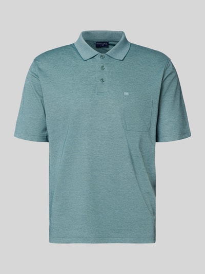 Produktfoto, Regular Fit Poloshirt mit Brusttasche von Christian Berg Men im grünen Farbton, Material-Mix mit Baumwoll-Anteil, Polokragen, Knopfleiste, klassische Struktur