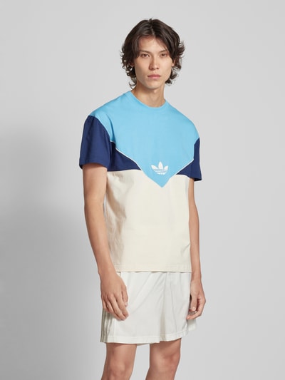 adidas Originals T-Shirt mit Label-Stitching Blau 4