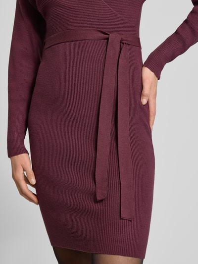Vero Moda Sukienka taliowana z dzianiny z mieszanki wiskozy model ‘HOLLYREM’ Bordowy 3