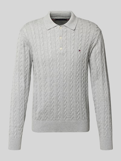 Produktfoto, Regular Fit Strickpullover aus reiner Baumwolle von Tommy Hilfiger, Optik: Unifarben, Zopfmuster, Polokragen, Logo-Applikation