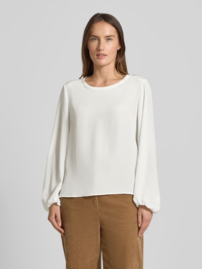 Frauenmodel trägt Regular Fit Bluzka im półprzezroczysty materiał von Luisa Cerano, okrągły dekolt, długim rękawem, zakończenia rękawów, długość tyłu 57 cm, długość rękawów 65 cm, rozmiar 36, jasna jednolita barwa, gładka tekstura, Ganzkörperansicht von vorne.