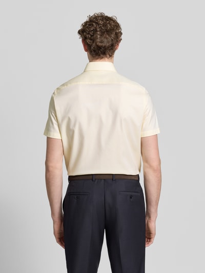 Christian Berg Men Regular Fit Business-Hemd mit Kentkragen GELB 5