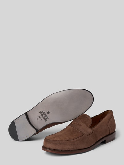 Produktfoto, Loafers aus Leder Modell 'Haywood' von Henry Stevens in Braun mit abgerundeter Spitze und 2 cm Absatz, glatte Struktur
