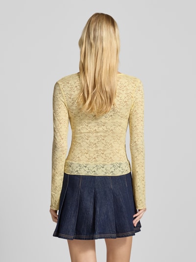 Gina Tricot Longsleeve aus Spitze mit V-Ausschnitt Hellgelb 5