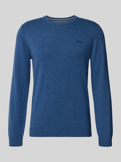 Produktfoto, Regular Fit Pillover aus reiner Baumwolle von s.Oliver RED LABEL in Blau mit glatter Textur und Rundhalsausschnitt vor grauem Hintergrund.