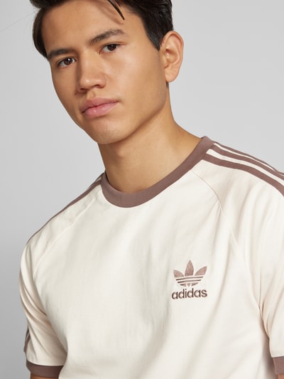 adidas Originals T Shirt mit gerippten Abschlussen offwhite online kaufen