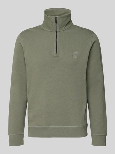 Produktfoto, Regular Fit Troyer aus reiner Baumwolle Modell 'TERRY' von BOSS Orange w kolorze khaki, gładka faktura, długi rękaw, krój regular fit, label patch, label stitching, elastyczne ściągacze, krótki zamek, materiał sweat