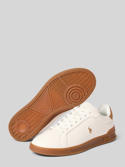Produktfoto, Low Top Sneaker aus echtem Rindsleder von Polo Ralph Lauren, gładka biała skóra, brązowa płaska podeszwa, logo, uni kolor, zaokrąglony nosek, sznurowane