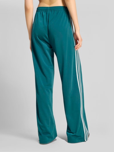 adidas Originals Spodnie dresowe o kroju loose fit z paskami w kontrastowym kolorze Ciemnozielony 5