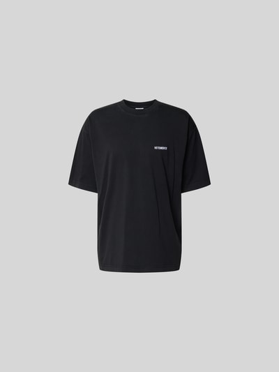 Produktfoto, Relaxed Fit T-Shirt aus reiner Baumwolle von VETEMENTS in Schwarz mit Rundhalsausschnitt und Label-Stitching, Herren T-Shirt