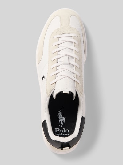 Produktfoto, Sneaker mit Label-Stitching von Polo Ralph Lauren aus echtem Leder in Weiß mit abgerundeter Spitze, strukturierter Sohle, Schnürverschluss, Absatzhöhe 3 cm, Schafthöhe 8 cm, Schaftweite 7 cm