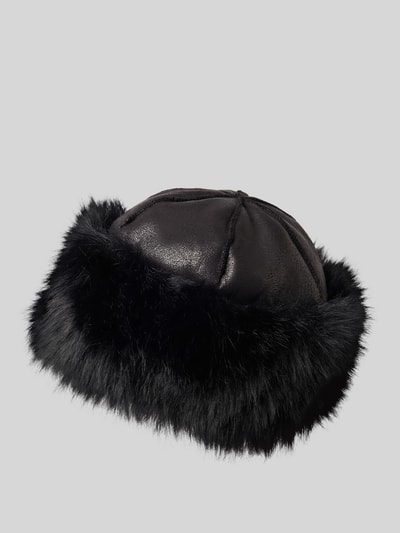 Produktfoto, Mütze mit kunstfell Modell 'Sherling hat' van Gina Tricot, zwart met deelnaad en rand van imitatiebont, dames accessoire