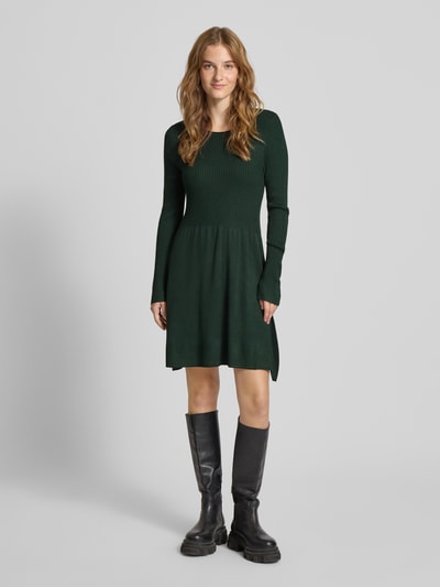 Only Sukienka lekko rozkloszowana z dzianiny z mieszanki wiskozy model ‘ALMA’ Ciemnozielony 1